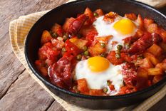 Admira este sabroso y sencillo plato. Te encantarán estos huevos a la flamenca Foto: Shutterstock