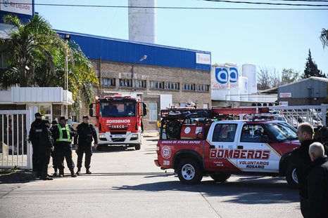La avioneta impactó contra una empresa. Un muerto Foto: gentileza J.J García