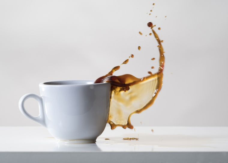 En pocos pasos, elimina las manchas de las tazas Foto: Cleaning - LoveToKnow