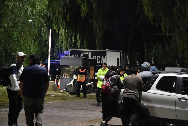 Policía Científica se hizo presente en el Malvinas tras la muerte de un inspector de la AFA. Policía Científica se hizo presente en el Malvinas tras la muerte de un inspector de la AFA.