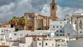 En los pueblos españoles se conserva la esencia más pura del país. En los pueblos españoles se conserva la esencia más pura del país.