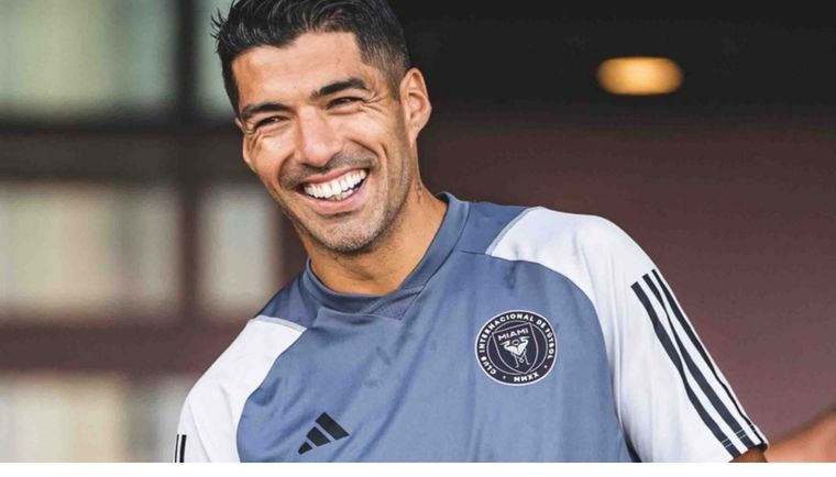 El Pistolero fue presentado en conferencia de prensa en el club estadounidense Foto: @InterMiamiCF