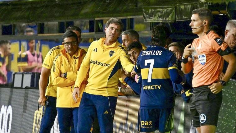 El entorno de Zeballos, contra Úbeda por su justifación tras el insólito cambio.&nbsp;