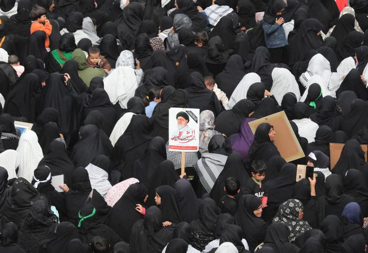 Protestas en Kashmir en contra del asesinato del líder supremo de Irán, el ayatolá Alí Jamenei. Protestas en Kashmir en contra del asesinato del líder supremo de Irán, el ayatolá Alí Jamenei.