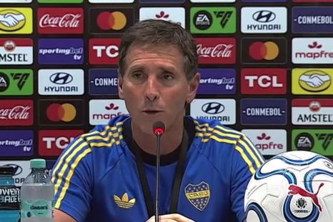 Claudio Úbeda le mandó un mensaje al Ruso Ascacíbar tras su expulsión en el duelo que Boca perdió ante Barcelona en Ecuador. Claudio Úbeda le mandó un mensaje al Ruso Ascacíbar tras su expulsión en el duelo que Boca perdió ante Barcelona en Ecuador.