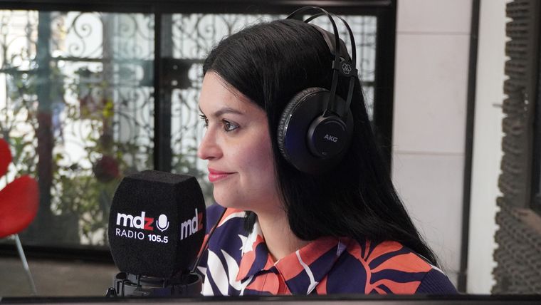 Flor Destéfanis en el estudio de MDZ Radio Foto: Rodrigo DAngelo / MDZ