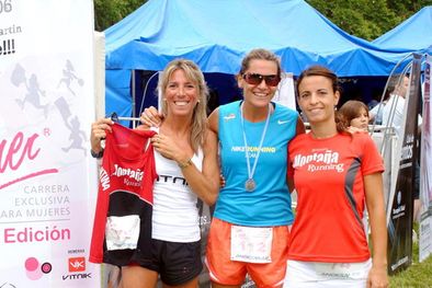 MDZol | Las primeras en completar los 10 km: Alejandra Scaraffia -1er puesto, al centro-, Rosángela Pitta -3° puesto, a la izquierda-, y Romina Patrizio 2º puesto-. Foto: Gentileza