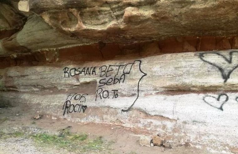 En 2019, una familia de turistas vandalizó un cerro en Valle Grande. 