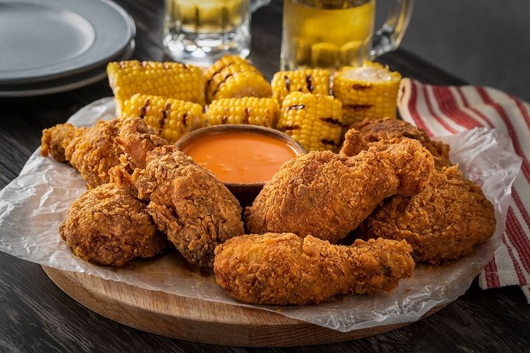 Pollo frito Una receta clásica de Canadá para hacer en simples pasos. Foto: Kiwilimón