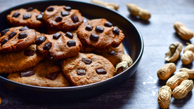Tentación keto total: receta de galletitas con mantequilla de maní y chips sin culpa. Tentación keto total: receta de galletitas con mantequilla de maní y chips sin culpa.