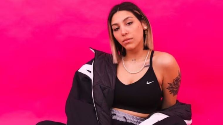 Ella es Candela Lombardo, la hermana de Duki y cuñada de Emilia Mernes. Ella es Candela Lombardo, la hermana de Duki y cuñada de Emilia Mernes.