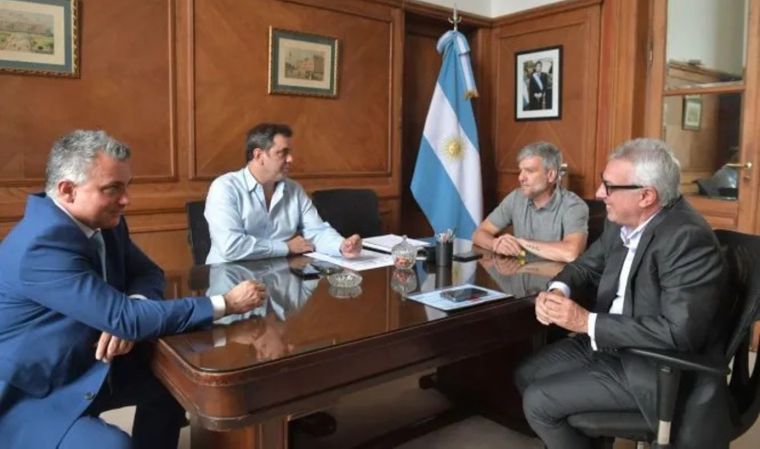 Con el Justicialista roto, Juan Zabaleta y Julio Zamora activan la campaña con un spot a pura chicana.