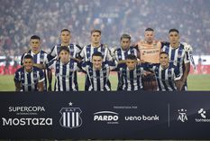 El equipo de Talleres que hizo historia y logró levantar un trofeo después de 26 años. El último título había sido la Copa Conmebol 1999. Foto: EFE