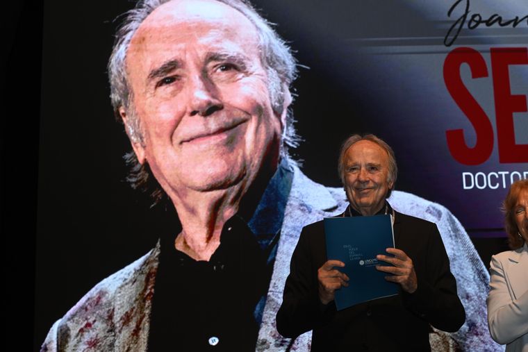 Joan Manuel Serrat recibió el Honoris Causa en Mendoza