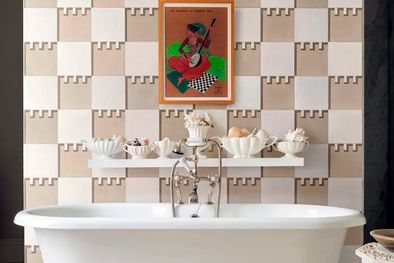 MDZol | Una alternativa a la combinación de colores es la combinación de azulejos en todas las superficies de una habitación. Desde las paredes hasta el techo y el baño es una forma práctica de añadir un estilo audaz a todas las habitaciones de la casa, en partic