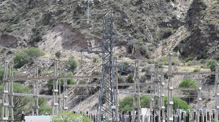 El Ejecutivo dispuso cancelar la deuda con un bono en dólares que vence en 2038. Foto: ALF PONCE MERCADO / MDZ