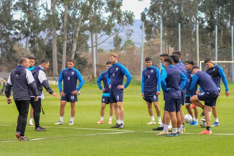 El plantel de Gimnasia de Jujuy inició la semana de entrenamientos de cara al partido en Mendoza. El plantel de Gimnasia de Jujuy inició la semana de entrenamientos de cara al partido en Mendoza.