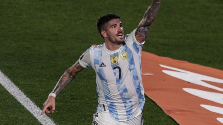 El volante de la selección nacional tiene un equipo de mate muy especial que recuerda la victoria del equipo en la Copa América. Foto: Instagram