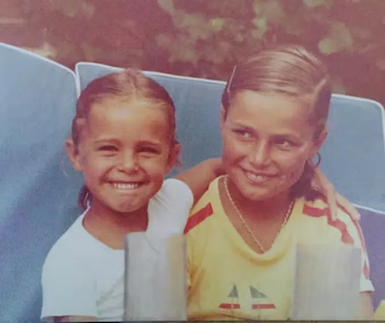 Denise y Janine. Denise y Janine.