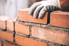 En términos de dólares construir un edificio costó en 2023 US$900 el metro cuadrado, mientras que en 2024 el valor se fue a los US$1.615. Foto: Shutterstock