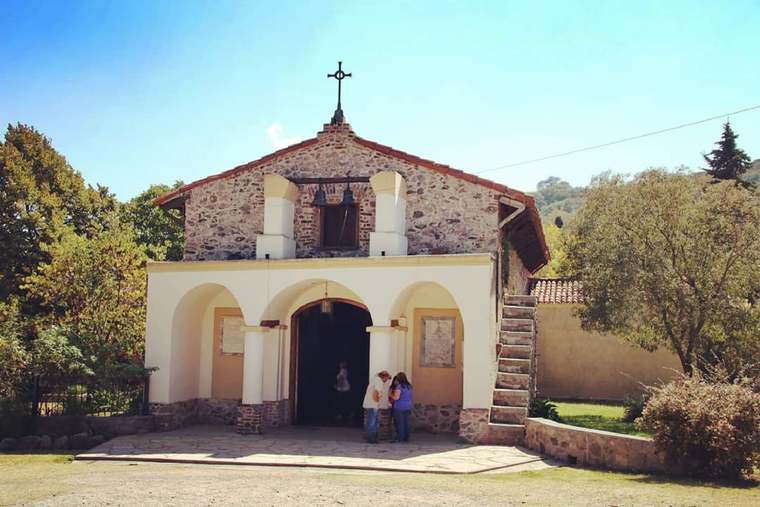 Considerado uno de los pueblos más pintorescos de Córdoba, La Cumbre ofrece opciones para descansar, explorar y disfrutar del ritmo sereno de las sierras. Considerado uno de los pueblos más pintorescos de Córdoba, La Cumbre ofrece opciones para descansar, explorar y disfrutar del ritmo sereno de las sierras.