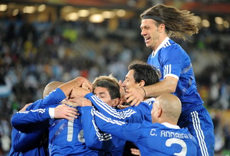 El festejo del segundo gol argentino. Foto: EFE