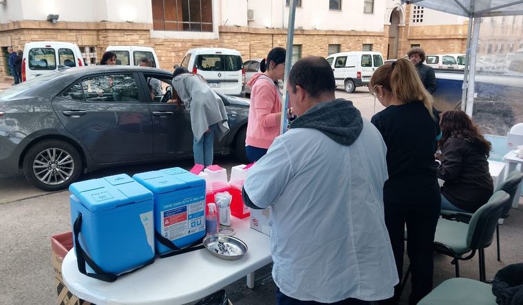 AutoVac, el novedoso método de vacunación que implementó Mendoza, tuvo su estreno este sábado.