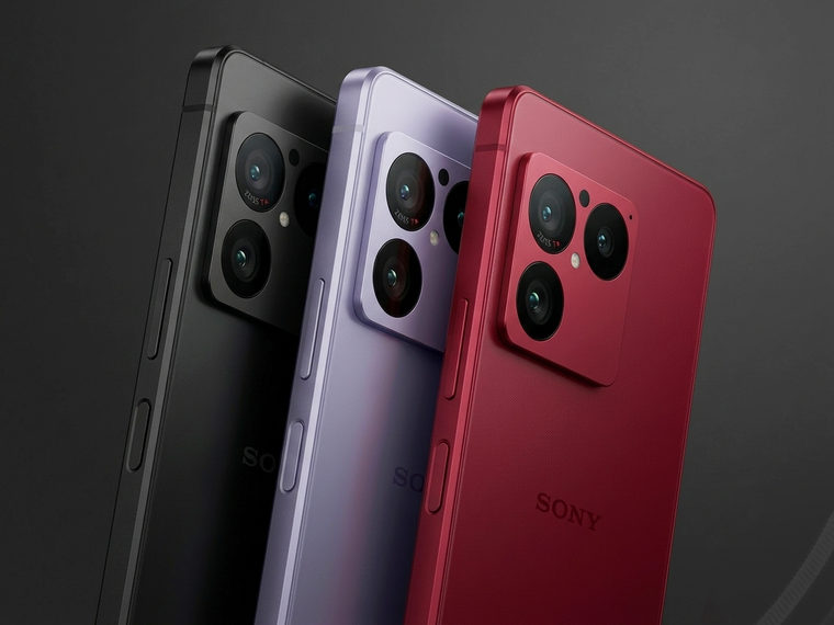 La cámara teleobjetivo de Sony posee un sensor de 1/1.56 pulgadas, una superficie notablemente mayor que la presente en el modelo anterior. La cámara teleobjetivo de Sony posee un sensor de 1/1.56 pulgadas, una superficie notablemente mayor que la presente en el modelo anterior.