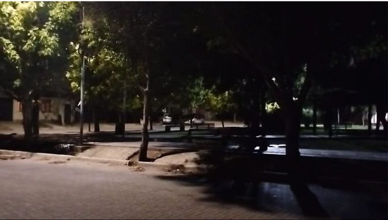 Plaza La Pérgola de Godoy Cruz en la noche. Foto: Gentileza