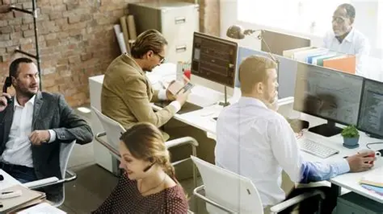 No podemos tener esta conversación de forma seria mientras el 40% del empleo es informal. No podemos tener esta conversación de forma seria mientras el 40% del empleo es informal.