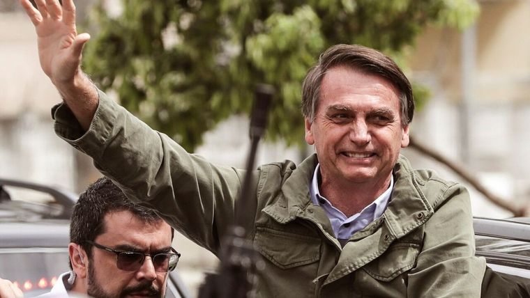 Bolsonaro alzó a un enano pensando que era un niño