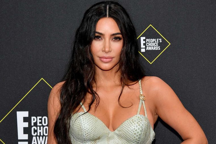 Foto: https://people.com/kim-kardashian-admits-getting-botox-in-her-neck-7504075
