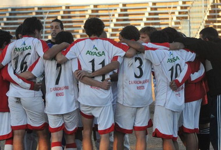 Huracán Las Heras se abrazó a la clasificación. Foto: mdz