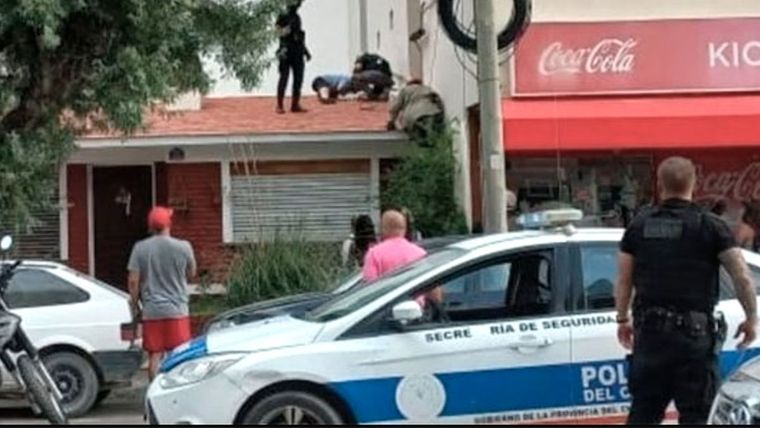 El bebé cayó por un balcón del cuarto piso