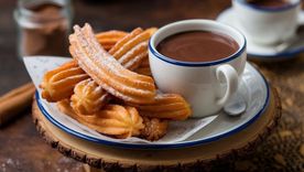 Los churros son una costumbre en cada fiesta patria de la Argentina. Los churros son una costumbre en cada fiesta patria de la Argentina.