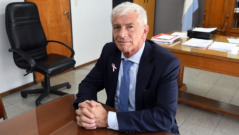 El ministro de Justicia pasa la motosierra según el mantra libertario. Foto: ALF PONCE MERCADO / MDZ