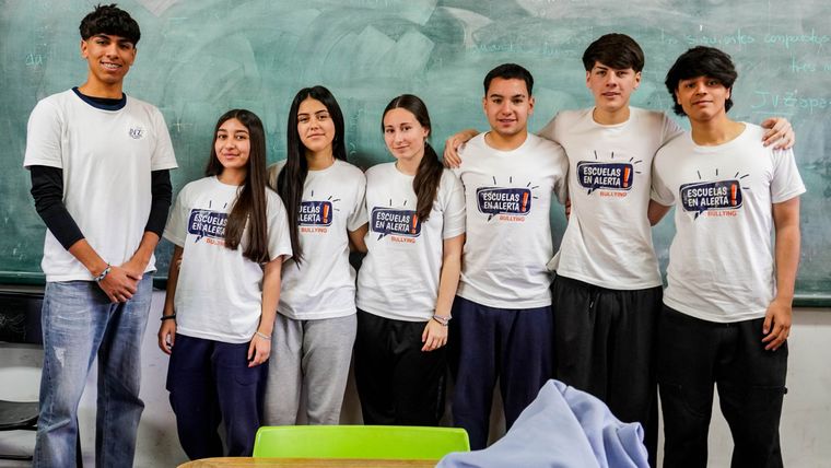Estudiantes mendocinos diseñaron charlas y juegos para prevenir bullying, grooming y mal uso de pantallas en su escuela y otros colegios.