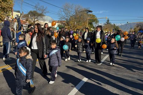 fotos y videos: asi vivio lujan de cuyo el desfile por un nuevo aniversario fotos y videos: asi vivio lujan de cuyo el desfile por un nuevo aniversario