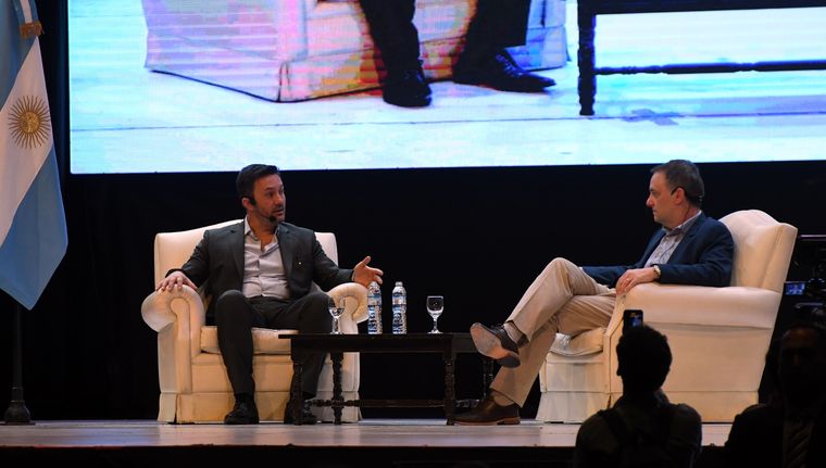 Adorni junto a Manuel Adorni. Foto: ALF PONCE MERCADO / MDZ