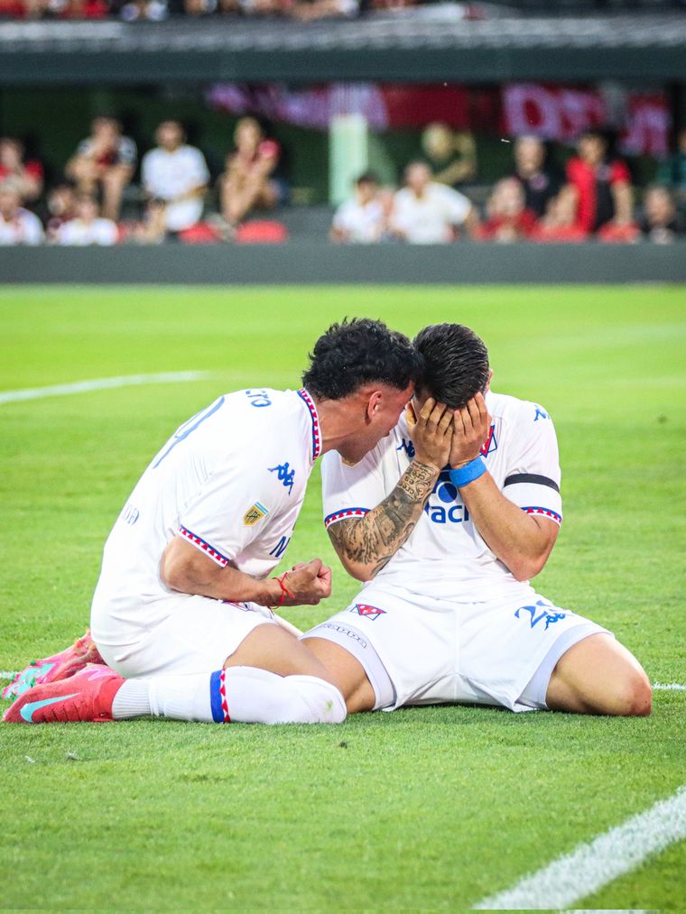 Ignacio Russo festeja el 1-0 de Tigre ante Newell's. El hijo de Miguelo lo vivió un día entre el dolor por la parti de su padre y el amor al fútbol que le transmitió su padre. Ignacio Russo festeja el 1-0 de Tigre ante Newell's. El hijo de Miguelo lo vivió un día entre el dolor por la parti de su padre y el amor al fútbol que le transmitió su padre.