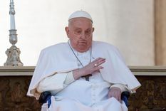 Francisco reapareció desde la plaza de San Pedro Foto: EFE