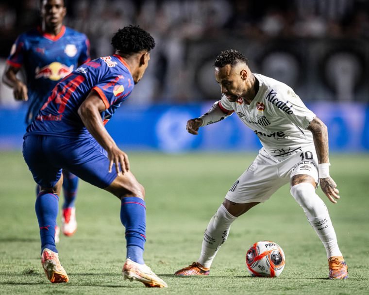 El ídolo de Santos regresó tras su lesión, convirtió en la tanda, pero no pudo evitar la eliminación. Foto: @SantosFC