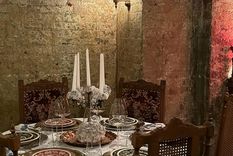 Así serán los muebles en 2026: curvas suaves, maderas oscuras y piezas con personalidad marcan la nueva tendencia en diseño de interiores.Créditos: Pexels.