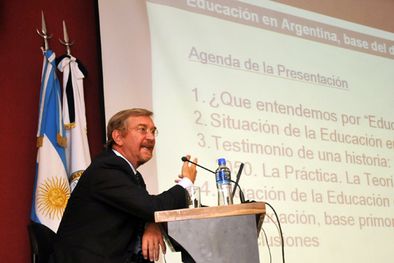 MDZol | Alvarez-Trongé, en la conferencia que ofreció en la FaCAI. Foto: Agustín Mauricio/Mediamza.com