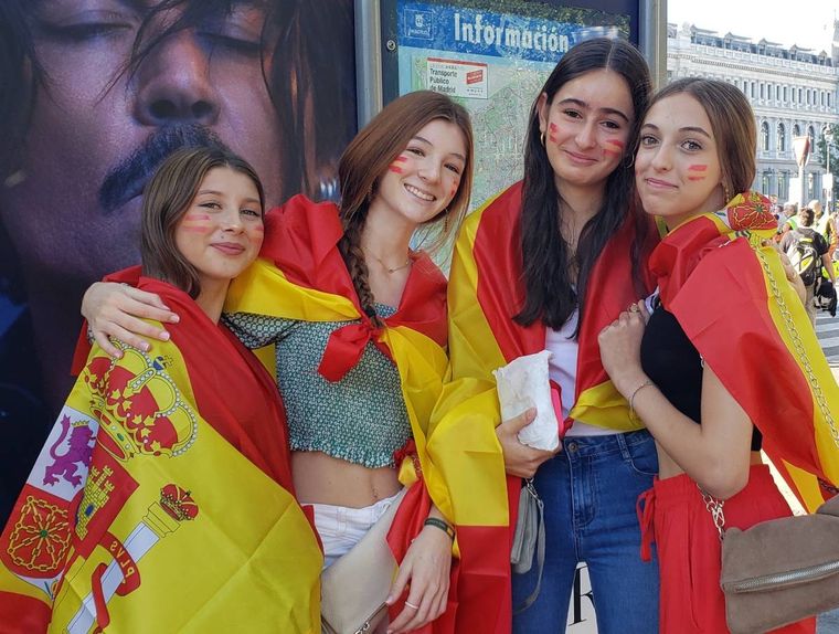 Los jóvenes manifestaron su orgullo de ser españoles Foto: MDZ