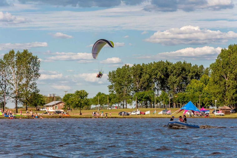 Cinco lagos de la provincia de Buenos Aires para disfrutar cuando sube la temperatura