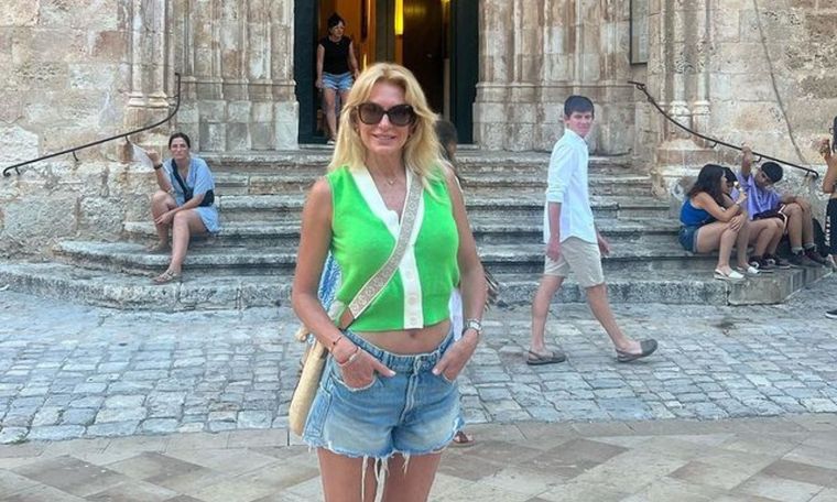 Yanina Latorre publicó fotos de sus vacaciones en Europa La panelista de LAM disfruta junto a su esposo, Diego, y su hijo Foto: @yanilatorre