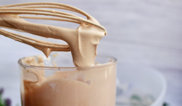 La receta de mousse de dulce de leche se puede servir en copas, vasos o hasta en tortas. La receta de mousse de dulce de leche se puede servir en copas, vasos o hasta en tortas.