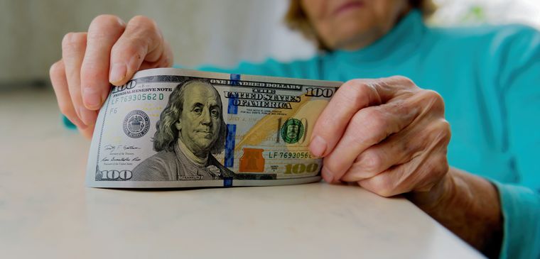 El dólar sigue bajando.
