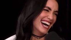 Lali Espósito sorprendió al aire a Pedro Rosemblat durante la transmisión de su programa. / captura streaming